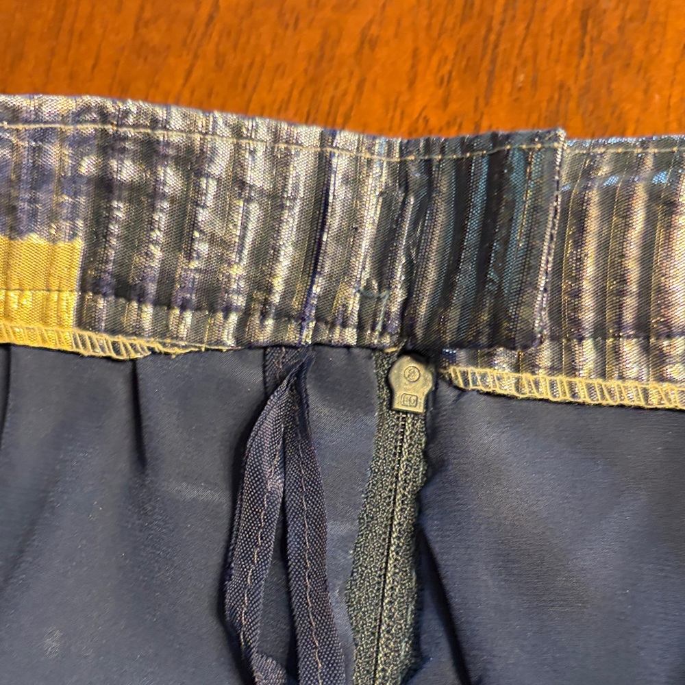 Elegant Metallic Women's Mini Skirt - Picture 5 of 8